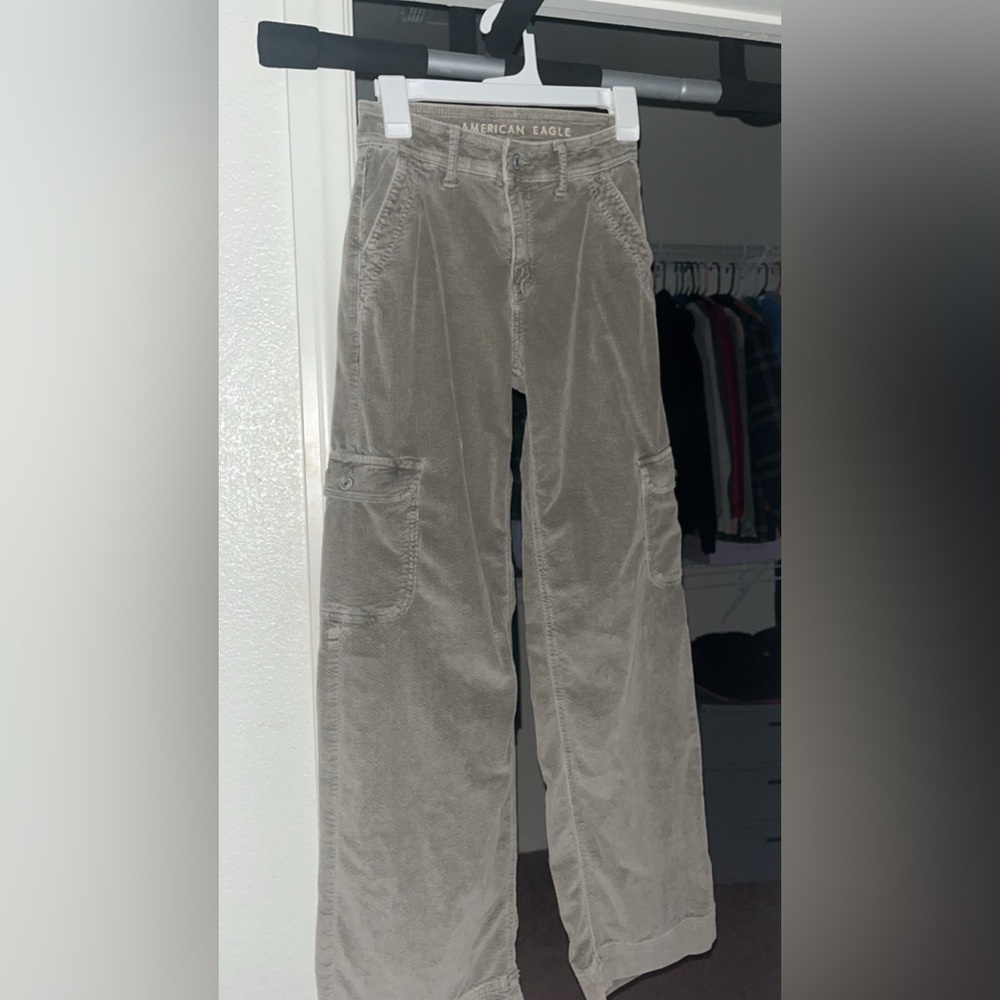 American Eagle Corduroy Cargo Pants 
Size 000 
Khaki/ army green color